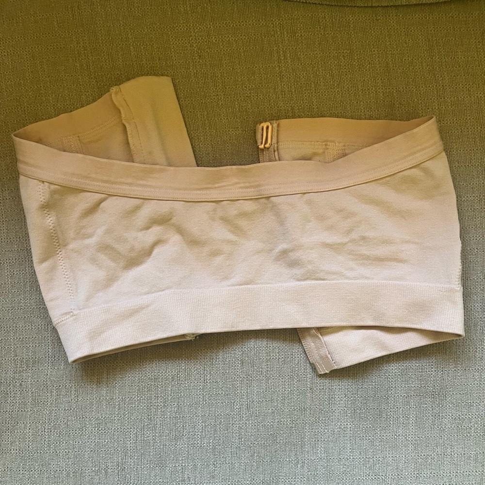 Medela Hands-Free Pumping Bra - Picture 4 of 4
